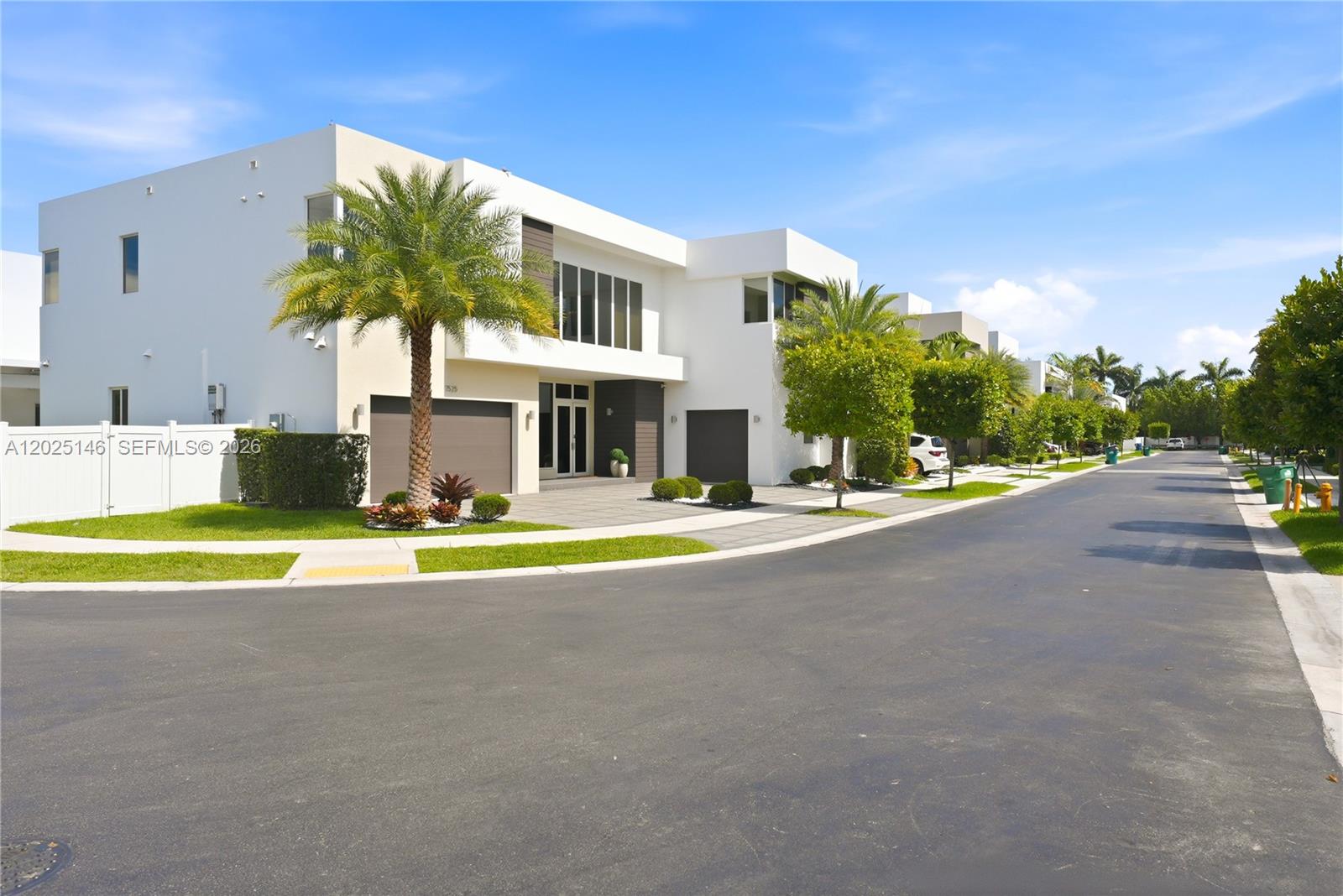 7525 NW 103rd Pl, Doral FL 33178