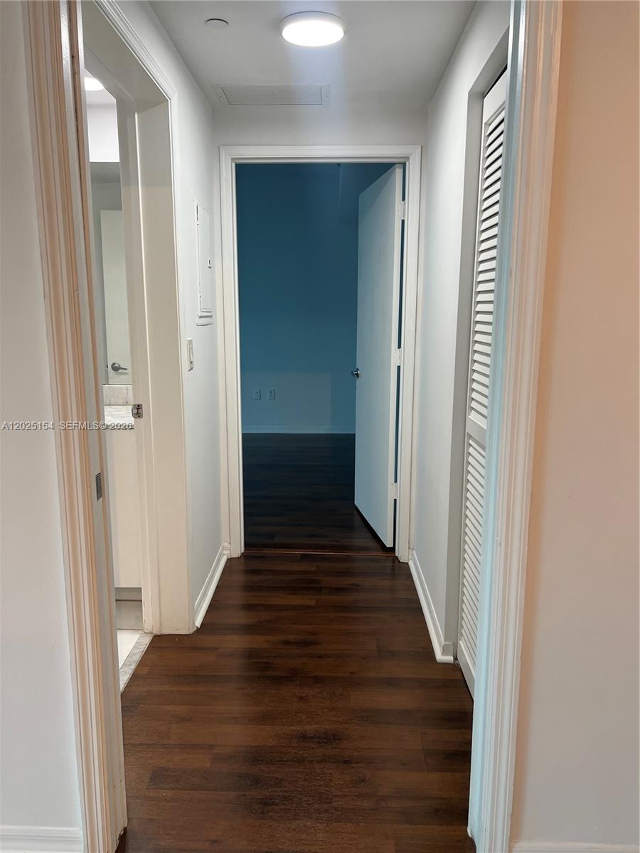 950 Brickell Bay Dr #2303, Miami FL 33131