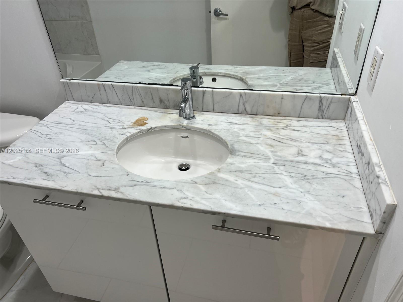 950 Brickell Bay Dr #2303, Miami FL 33131