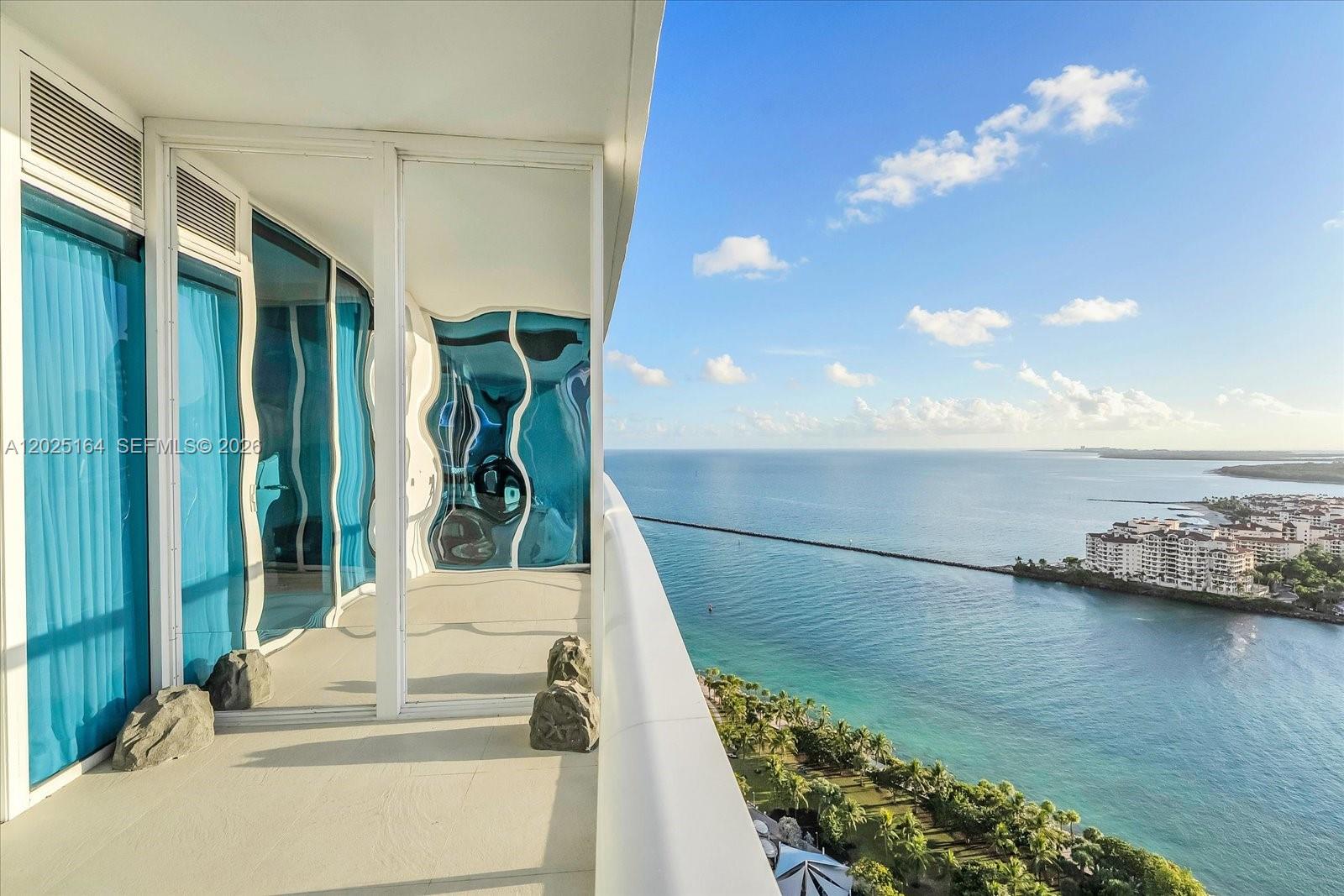 100 S Pointe Dr #3002, Miami Beach FL 33139