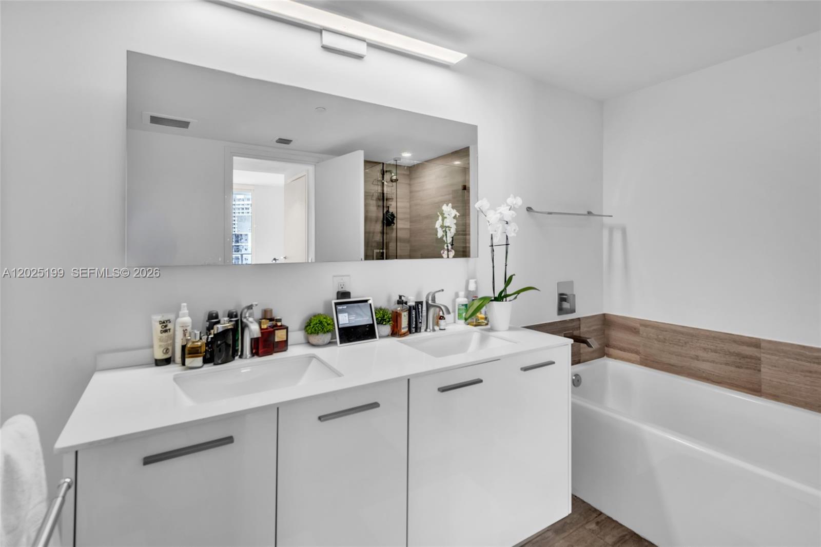 1300 Brickell Bay Dr #3408, Miami FL 33131