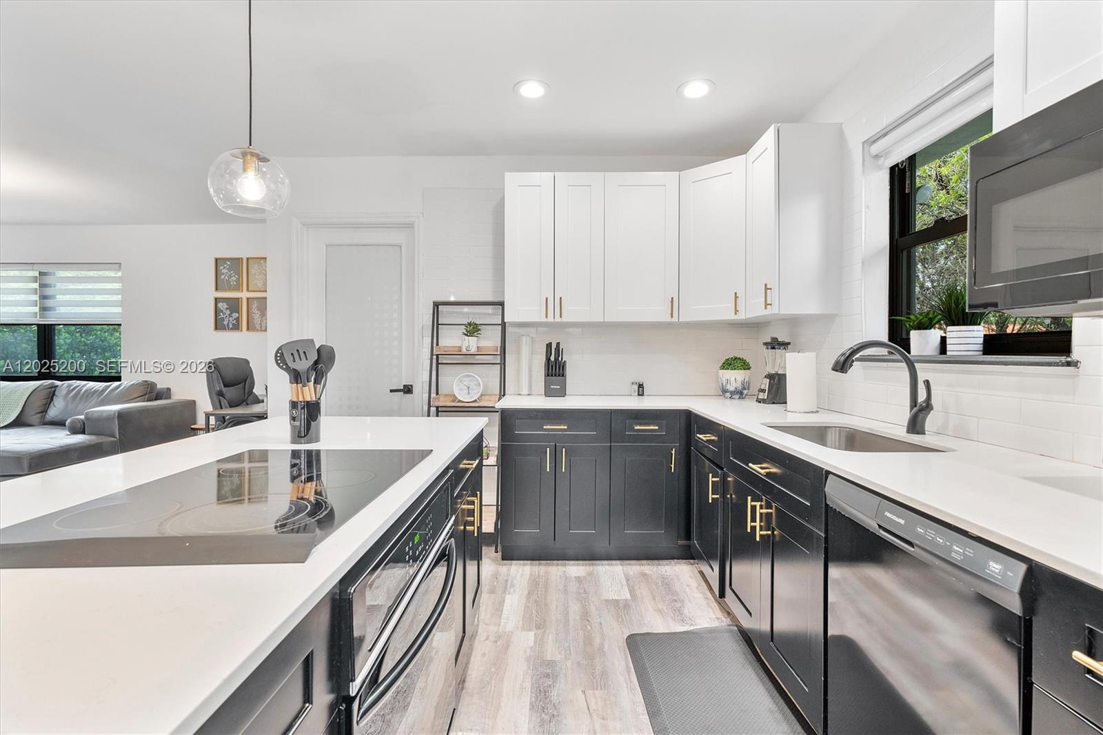 North Miami Beach FL 33162 - A12025200