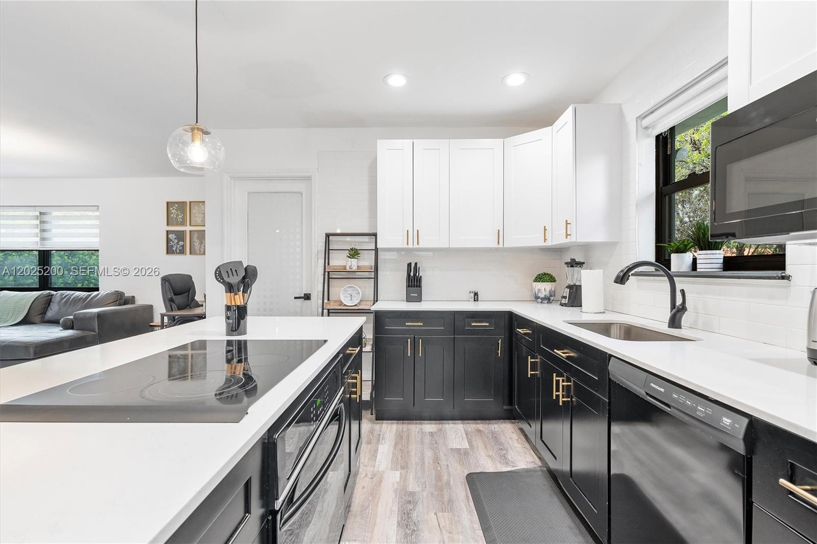 North Miami Beach FL 33162 - A12025200