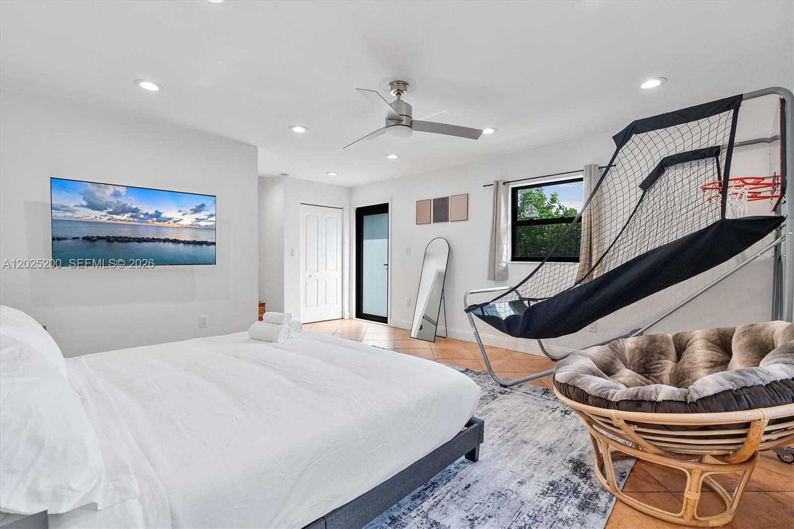North Miami Beach FL 33162 - A12025200