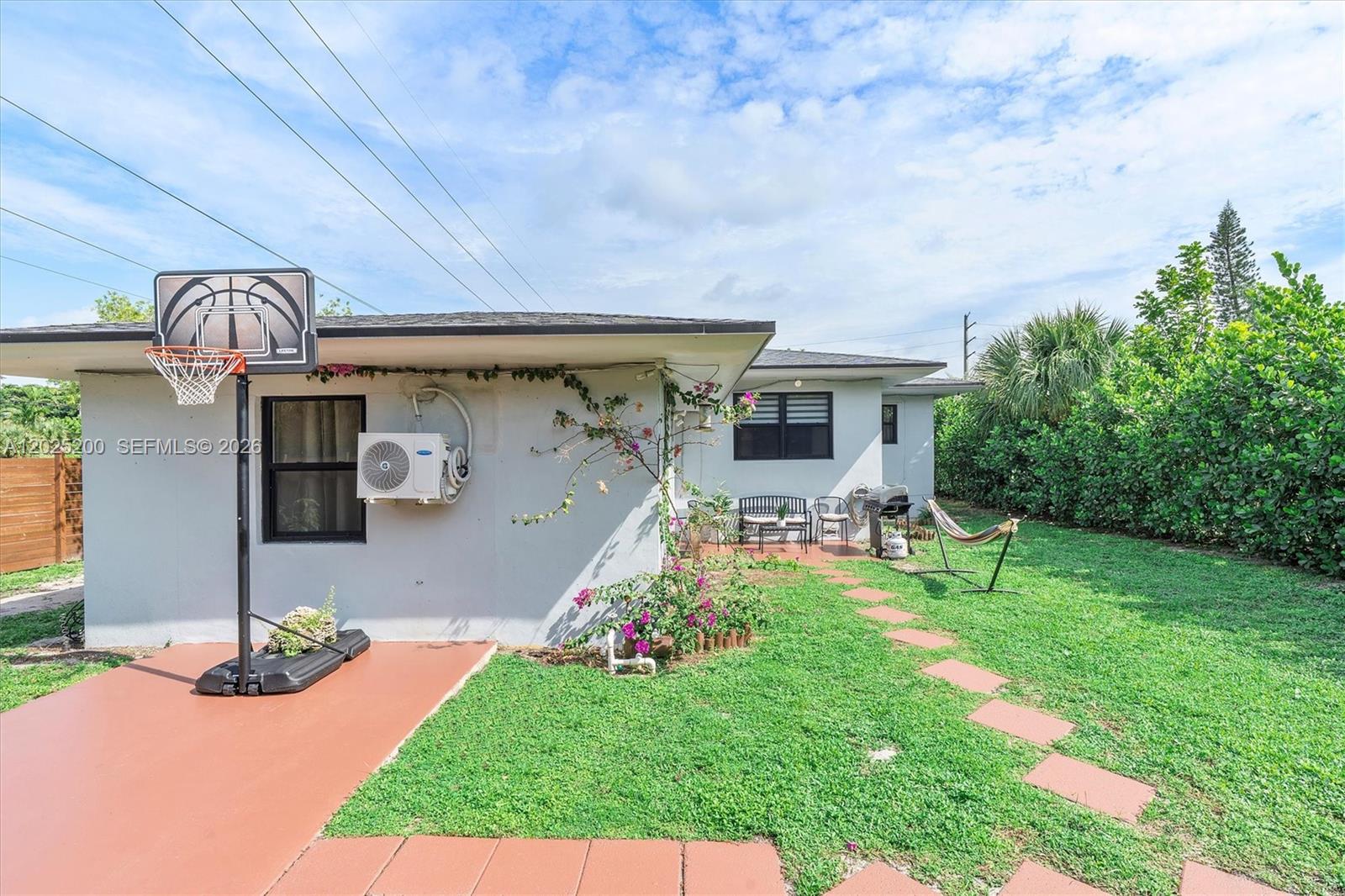 North Miami Beach FL 33162 - A12025200