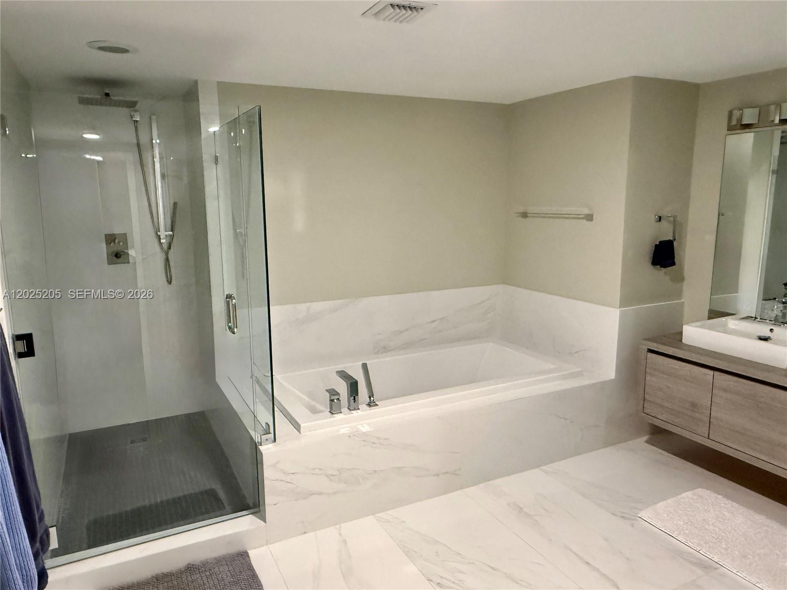 400 Sunny Isles Blvd #1404, Sunny Isles Beach FL 33160