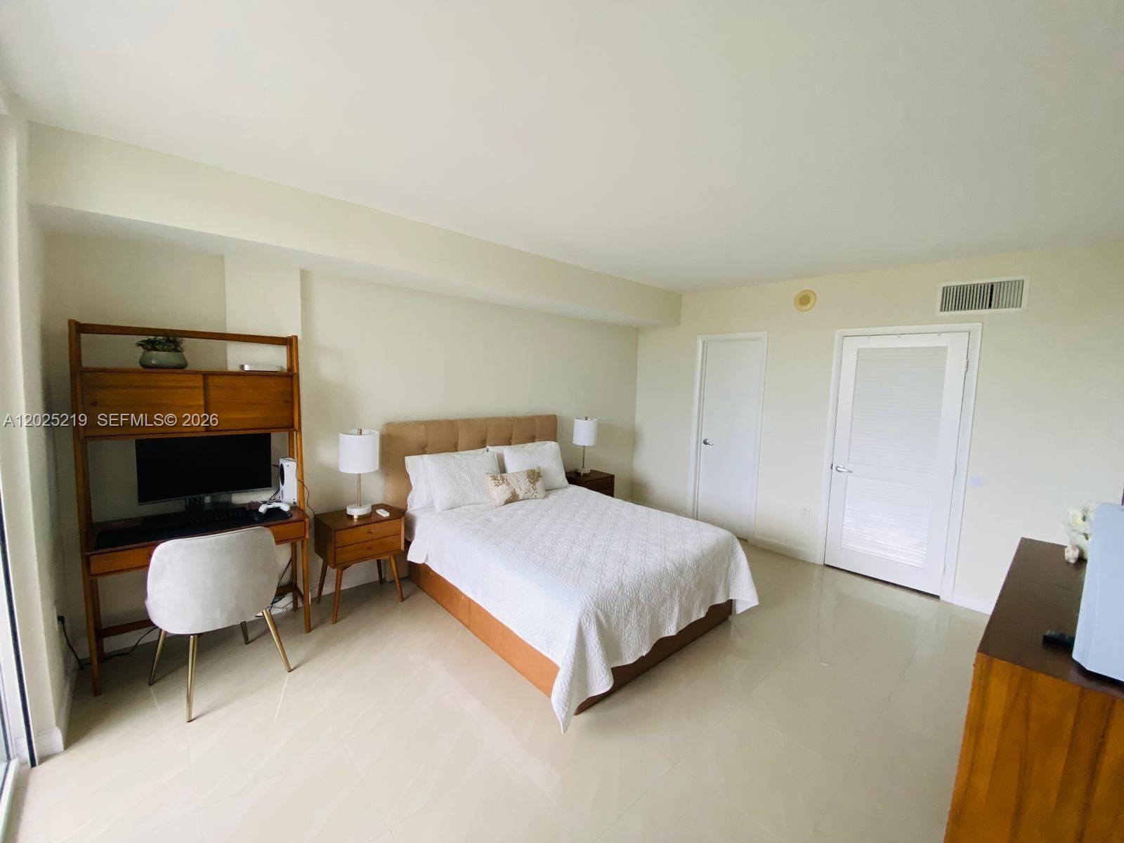 10275 E Collins Ave #324, Bal Harbour FL 33154
