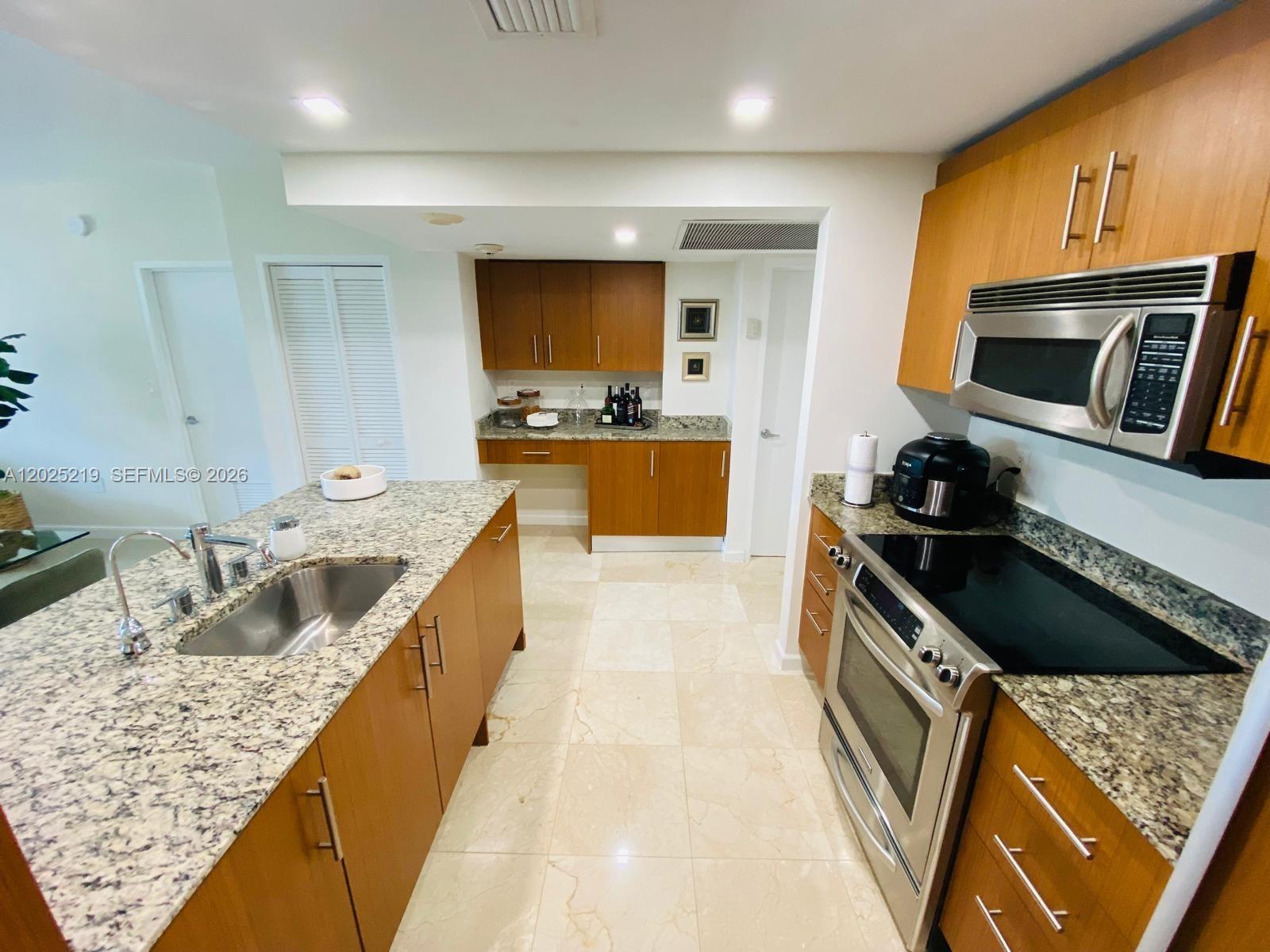 10275 E Collins Ave #324, Bal Harbour FL 33154