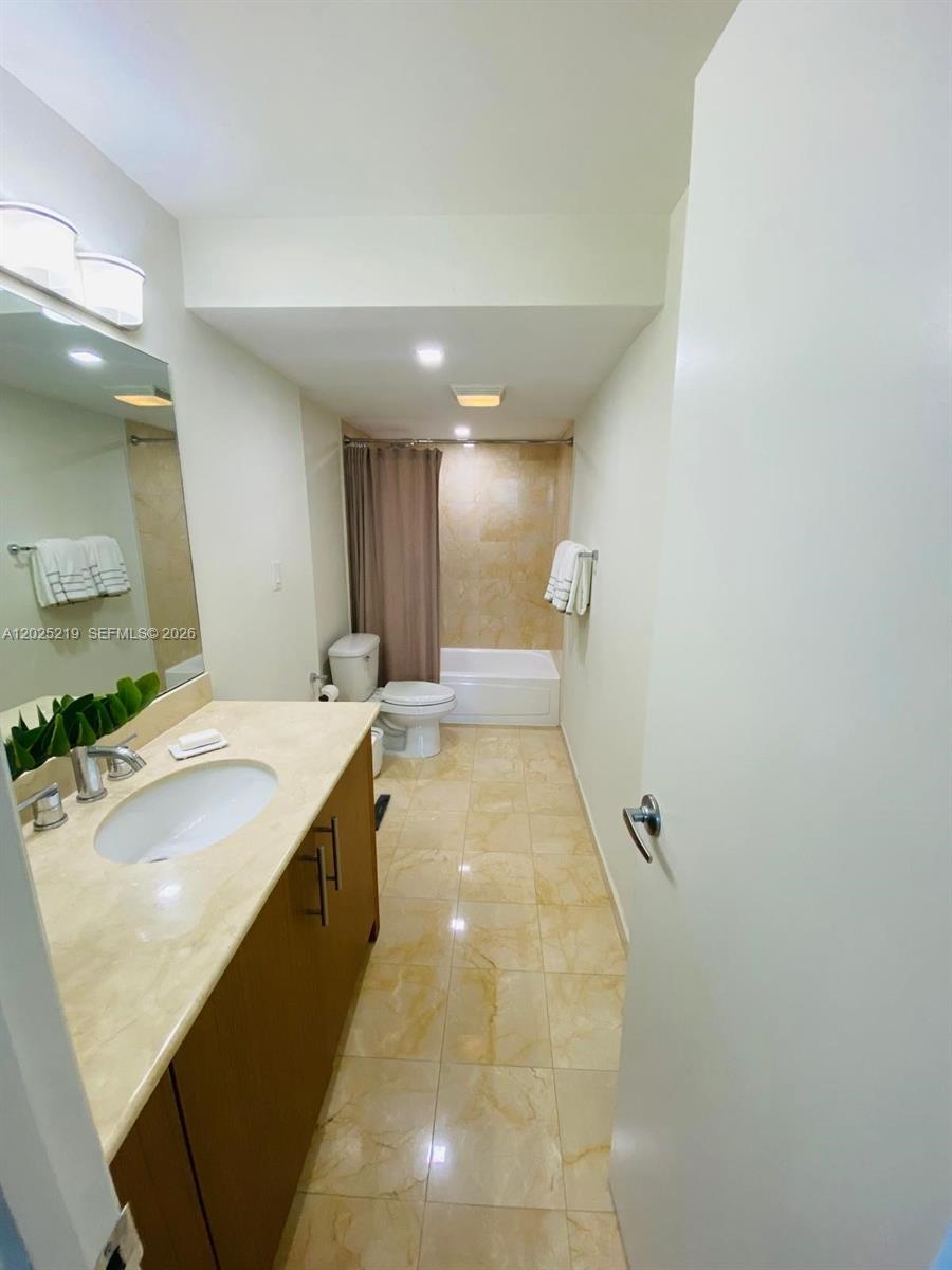 10275 E Collins Ave #324, Bal Harbour FL 33154