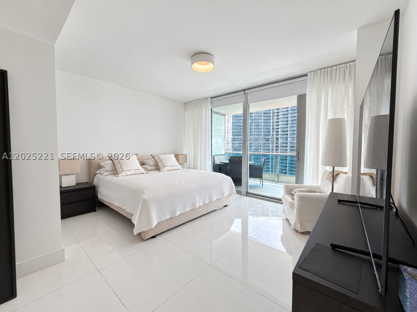 200 Biscayne Boulevard Way #4104, Miami FL 33131