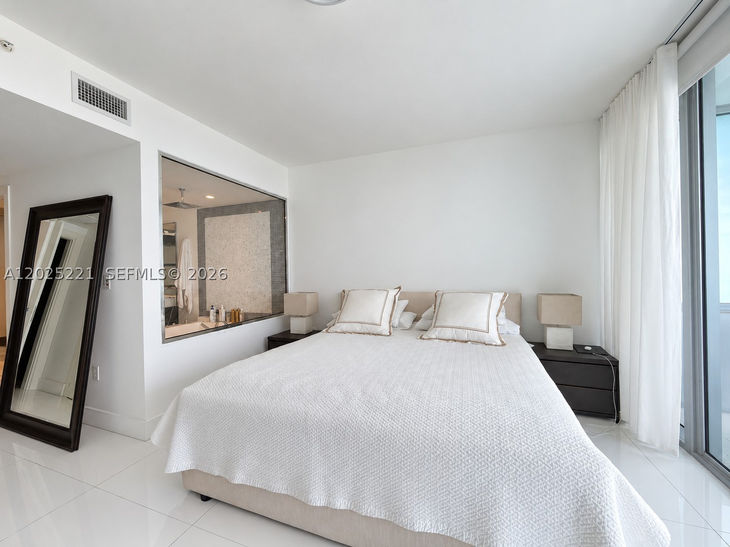 200 Biscayne Boulevard Way #4104, Miami FL 33131