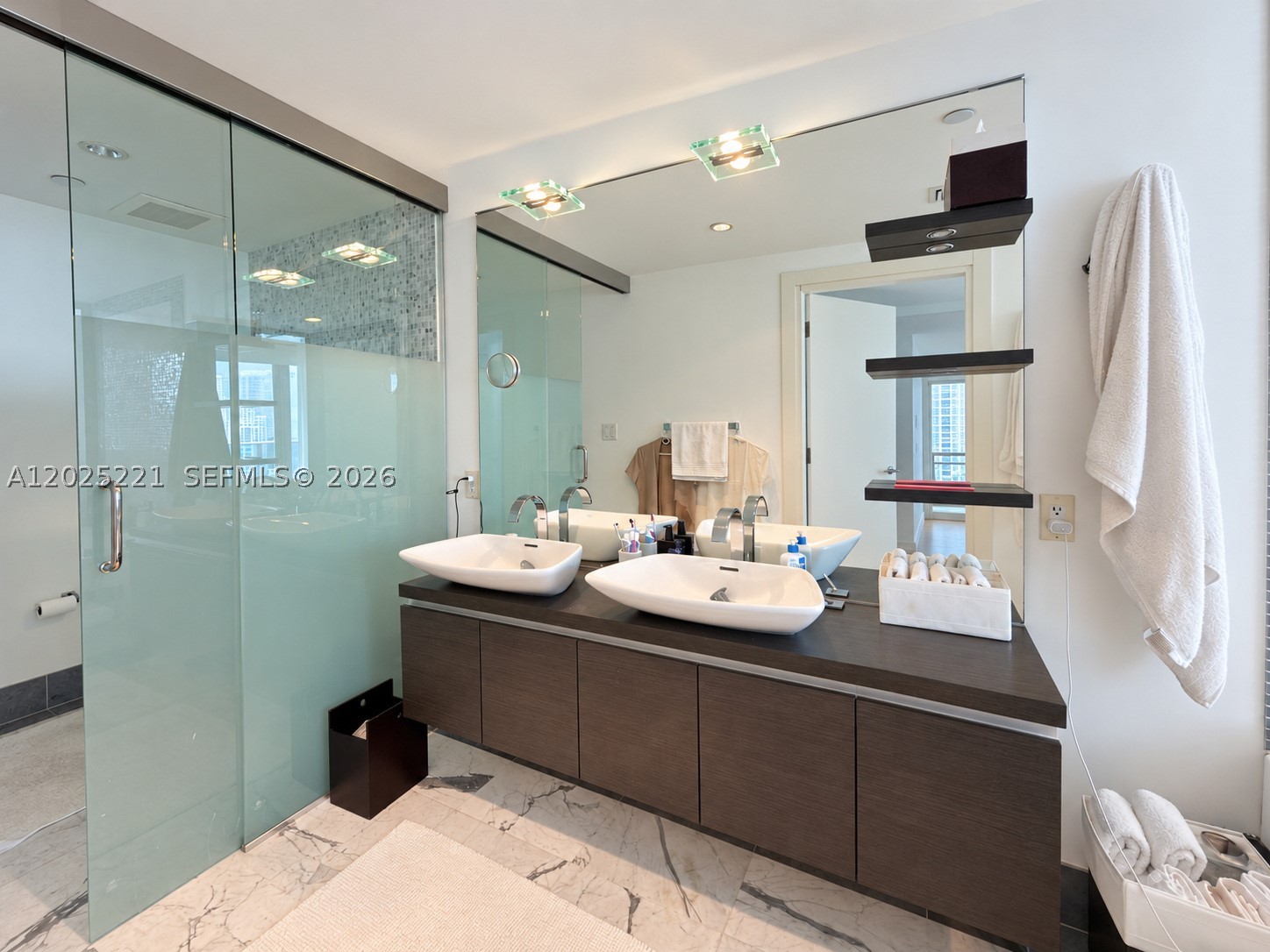 200 Biscayne Boulevard Way #4104, Miami FL 33131