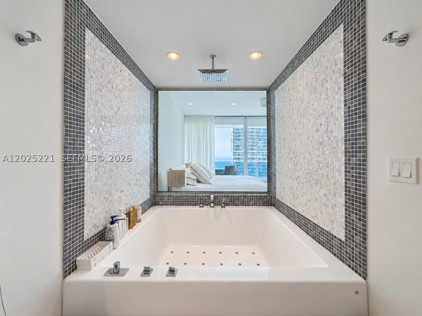 200 Biscayne Boulevard Way #4104, Miami FL 33131