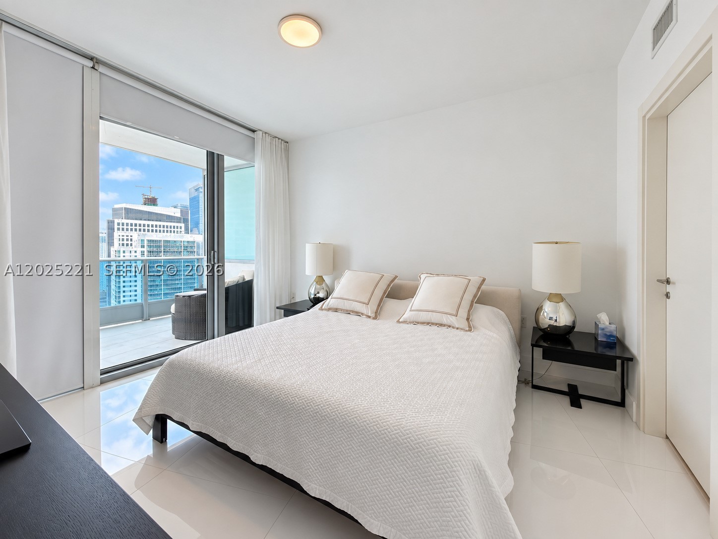 200 Biscayne Boulevard Way #4104, Miami FL 33131