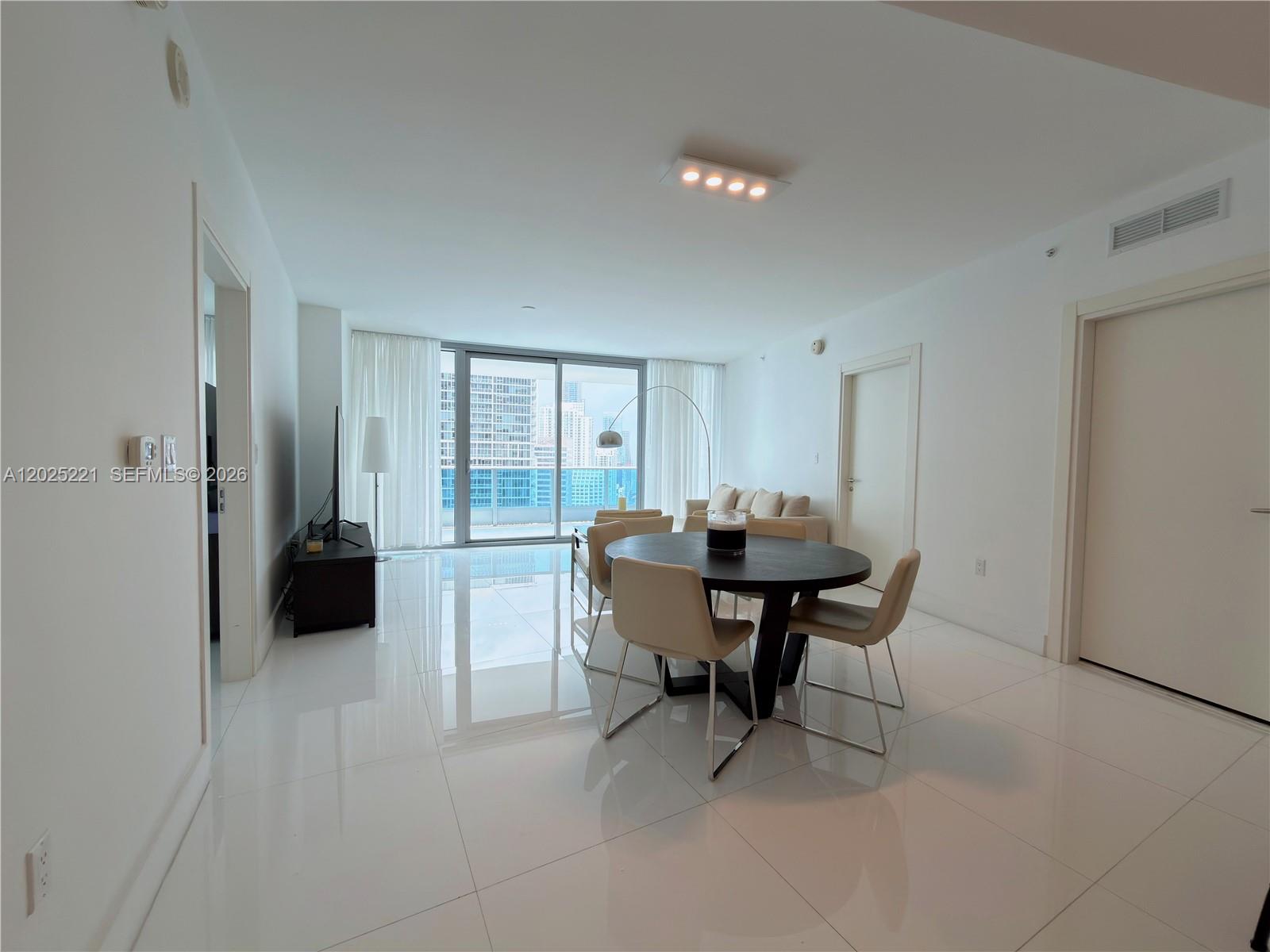 200 Biscayne Boulevard Way #4104, Miami FL 33131