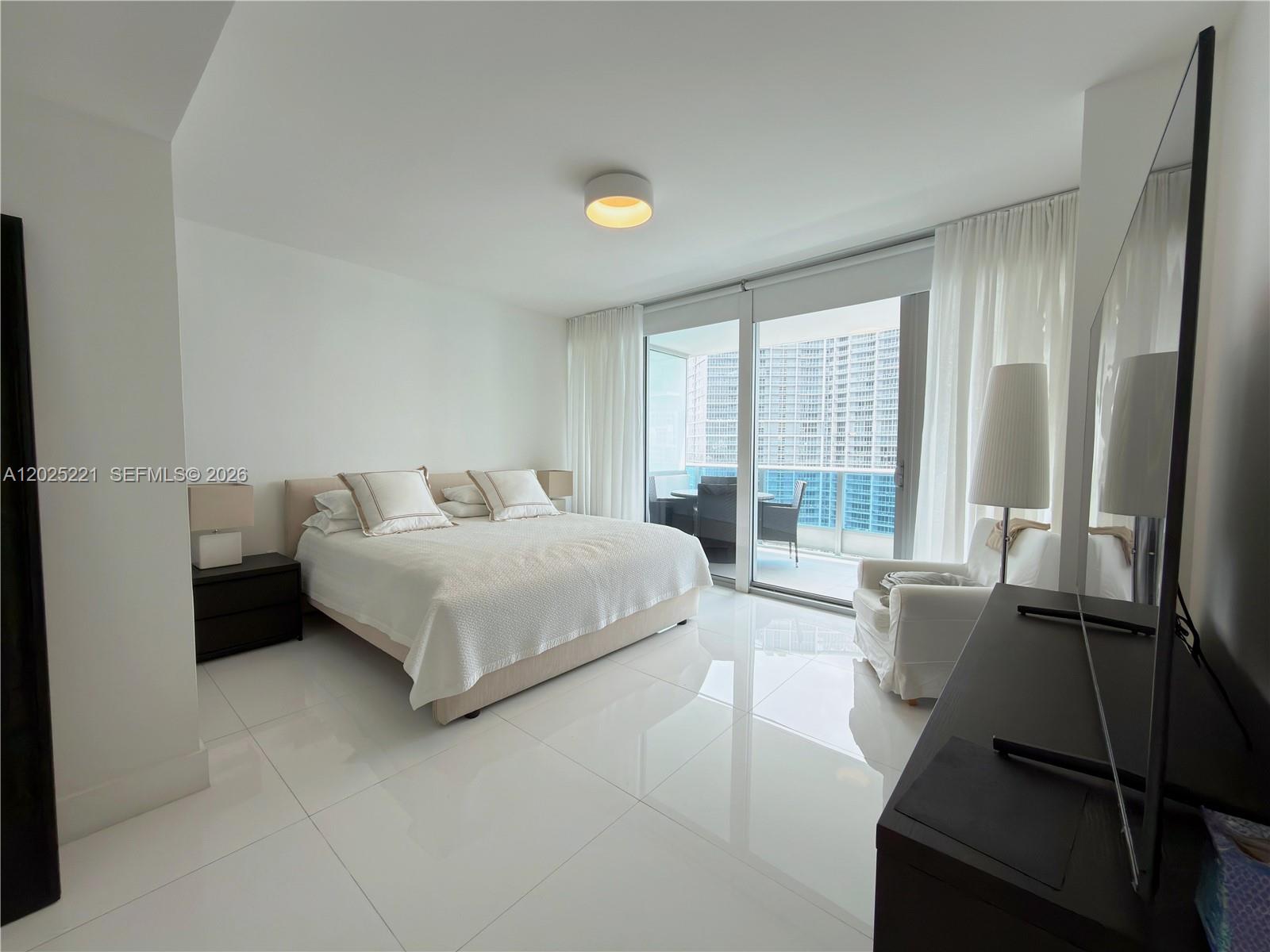 200 Biscayne Boulevard Way #4104, Miami FL 33131