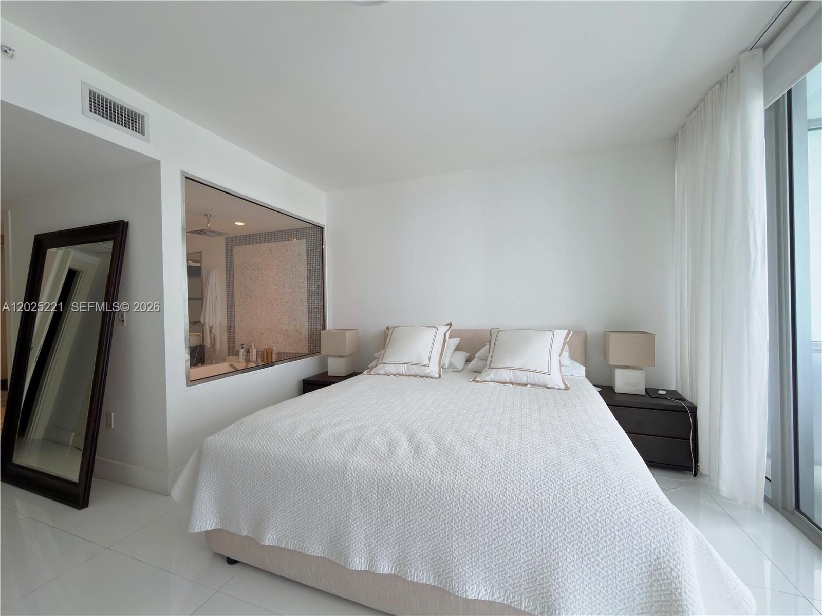 200 Biscayne Boulevard Way #4104, Miami FL 33131