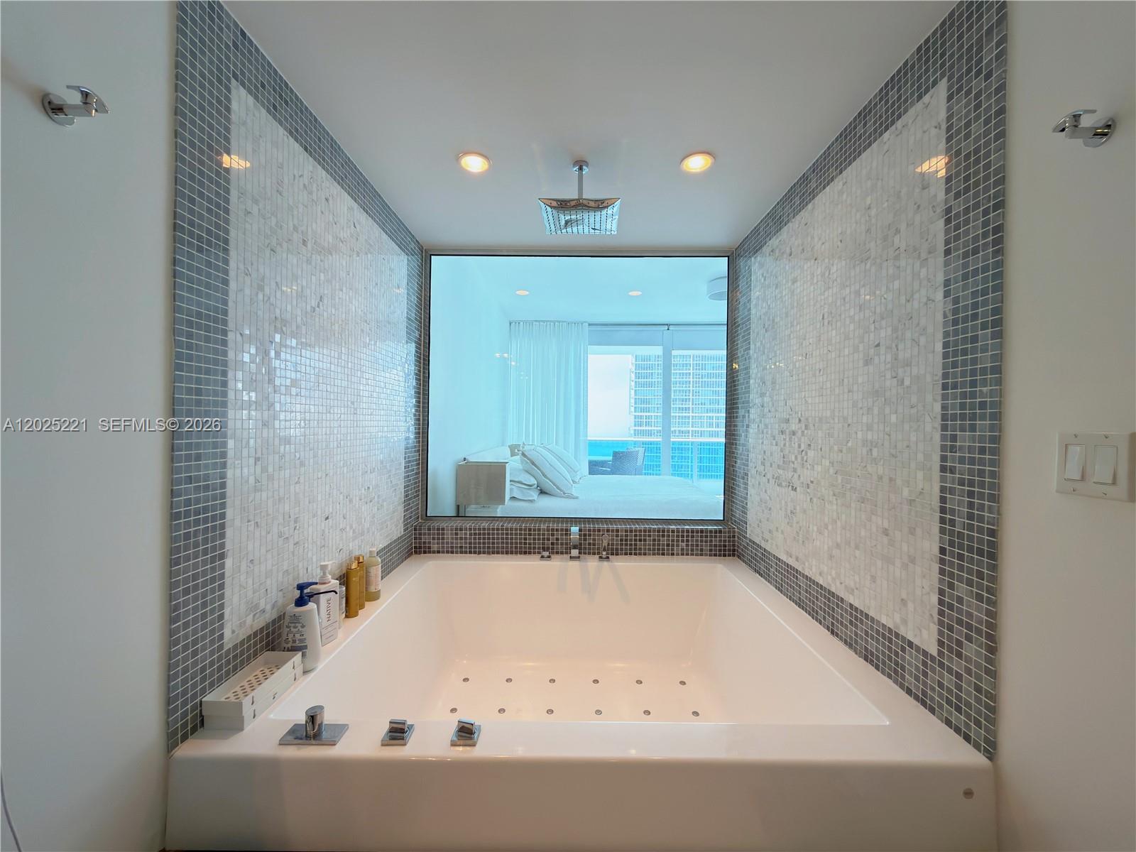 200 Biscayne Boulevard Way #4104, Miami FL 33131