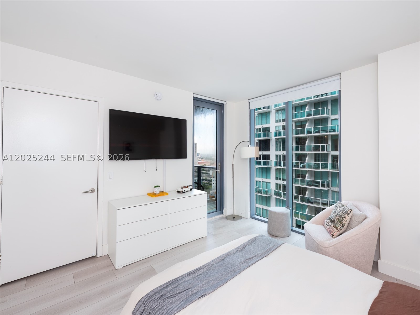 31 SE 6th St #2506, Miami FL 33131