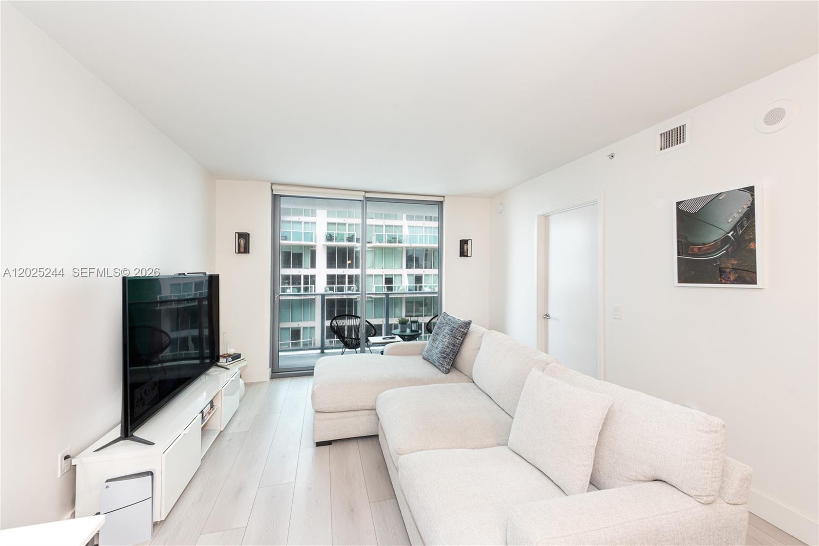 31 SE 6th St #2506, Miami FL 33131