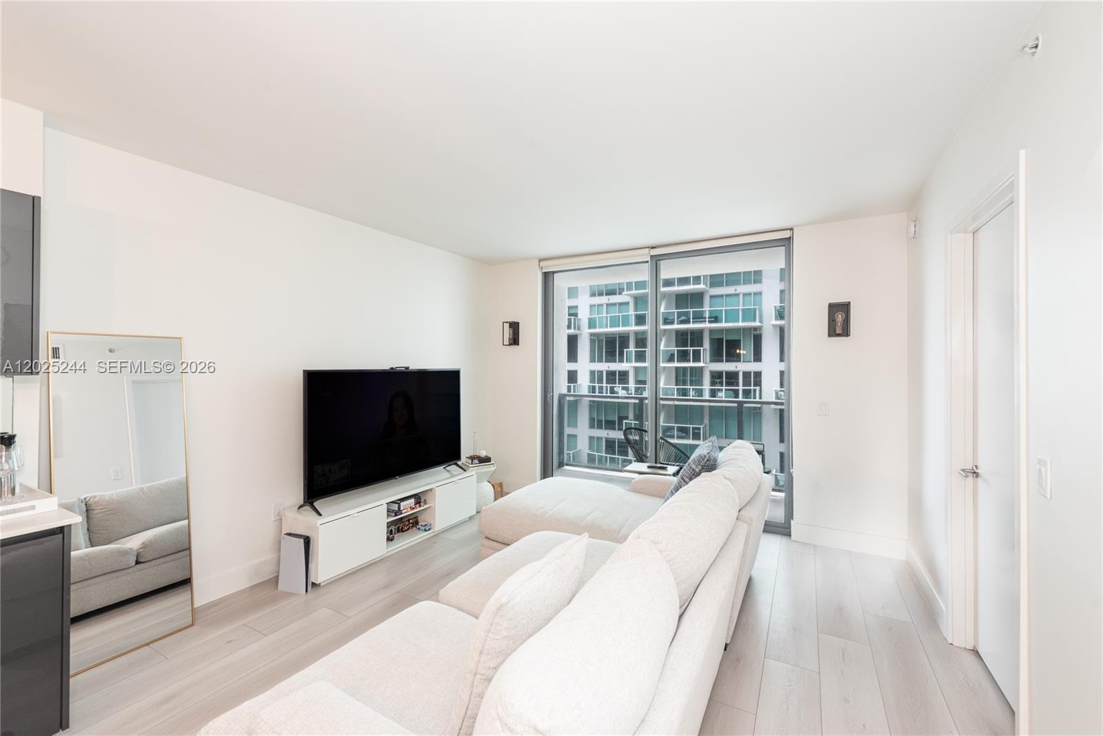 31 SE 6th St #2506, Miami FL 33131