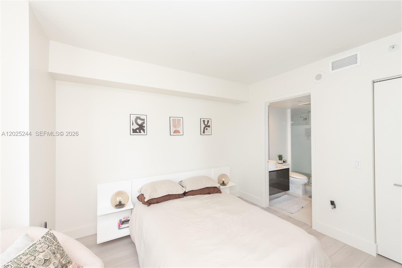 31 SE 6th St #2506, Miami FL 33131