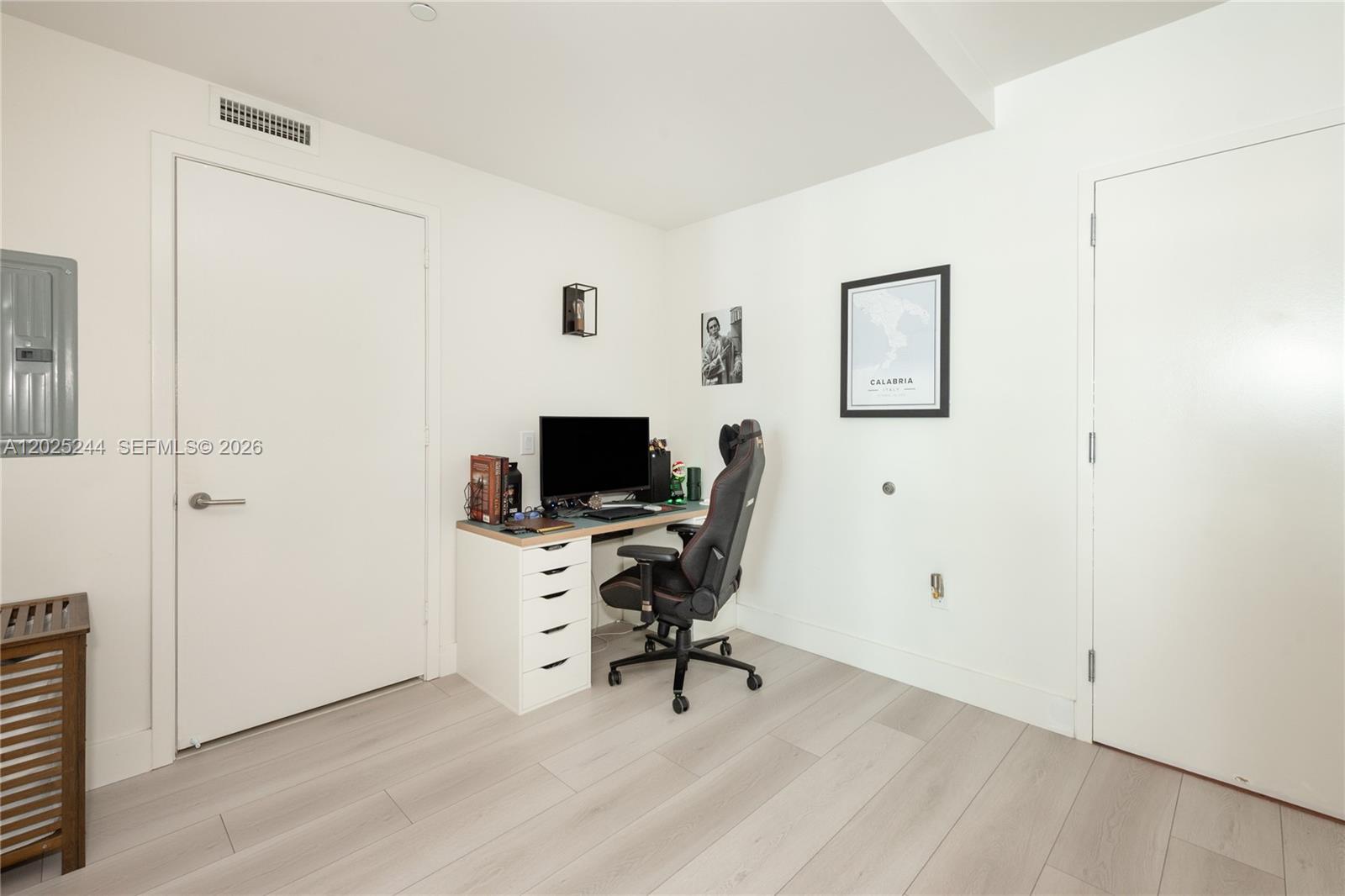 31 SE 6th St #2506, Miami FL 33131