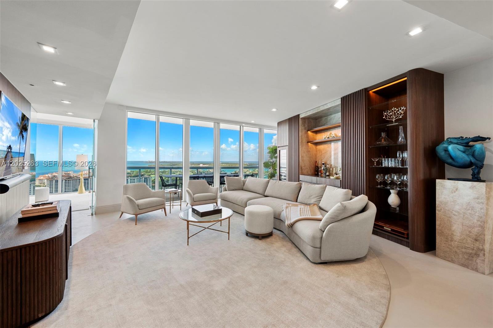 1000 S Pointe Dr #2803, Miami Beach FL 33139
