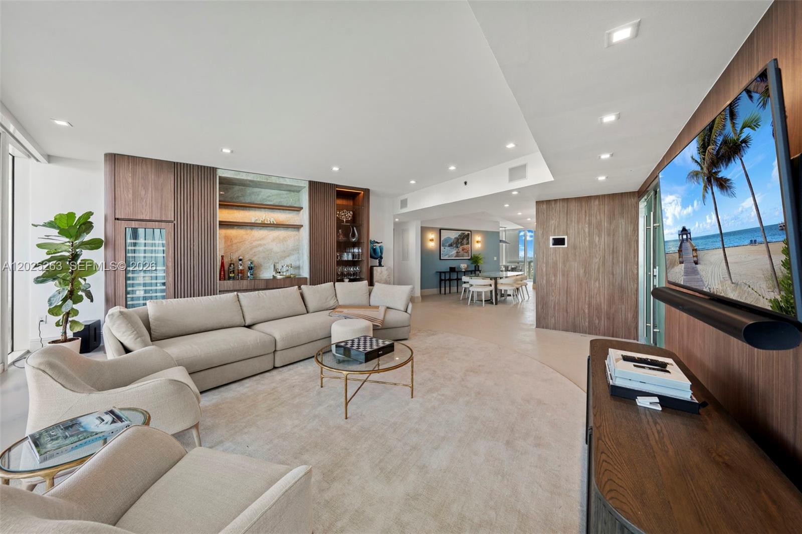 1000 S Pointe Dr #2803, Miami Beach FL 33139