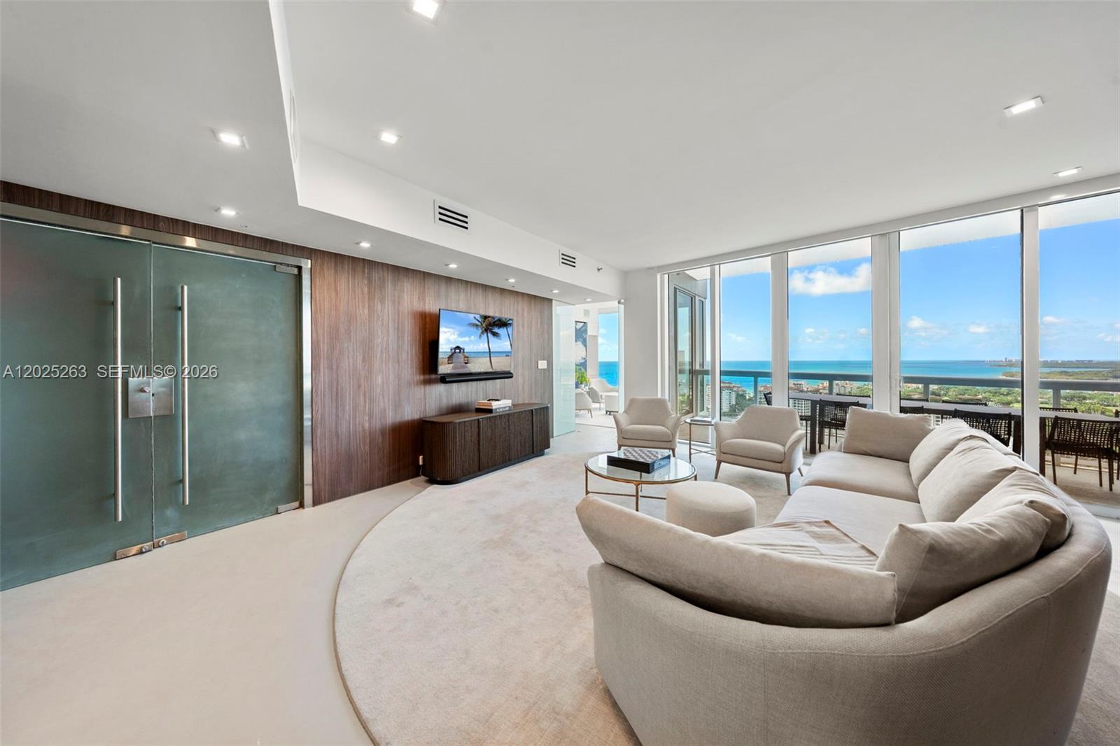 1000 S Pointe Dr #2803, Miami Beach FL 33139