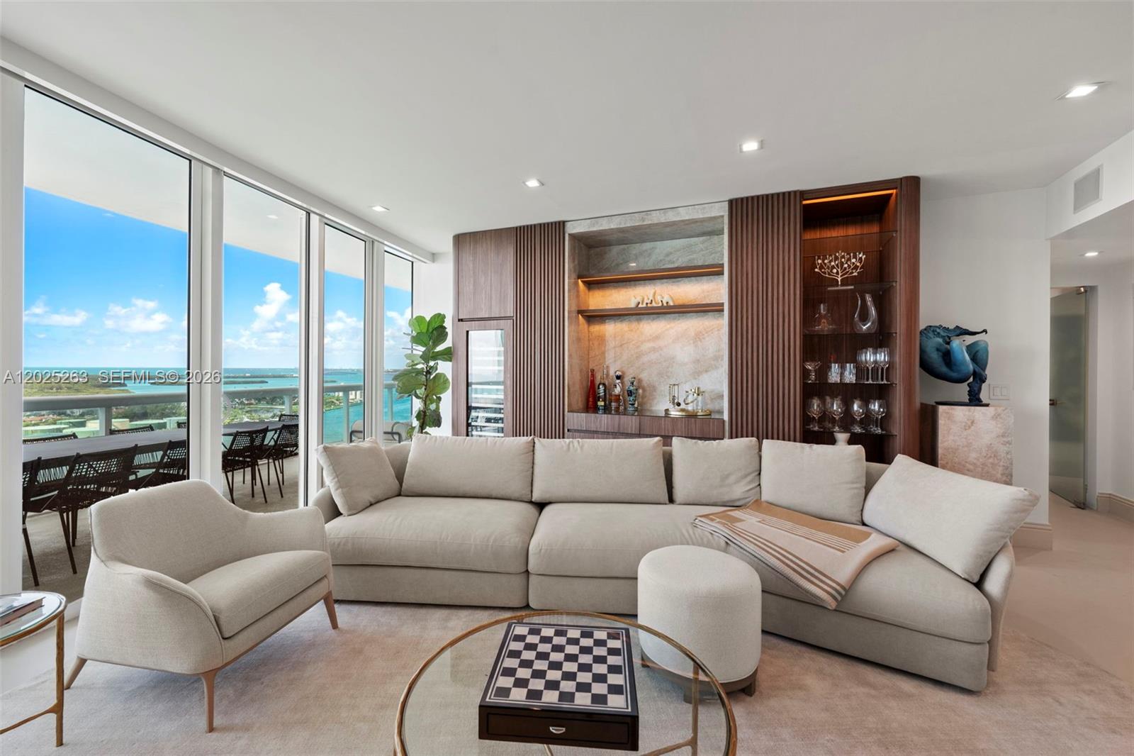 1000 S Pointe Dr #2803, Miami Beach FL 33139