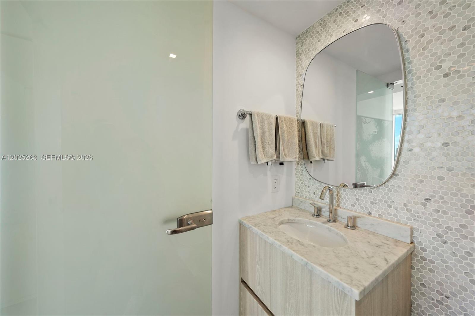 1000 S Pointe Dr #2803, Miami Beach FL 33139