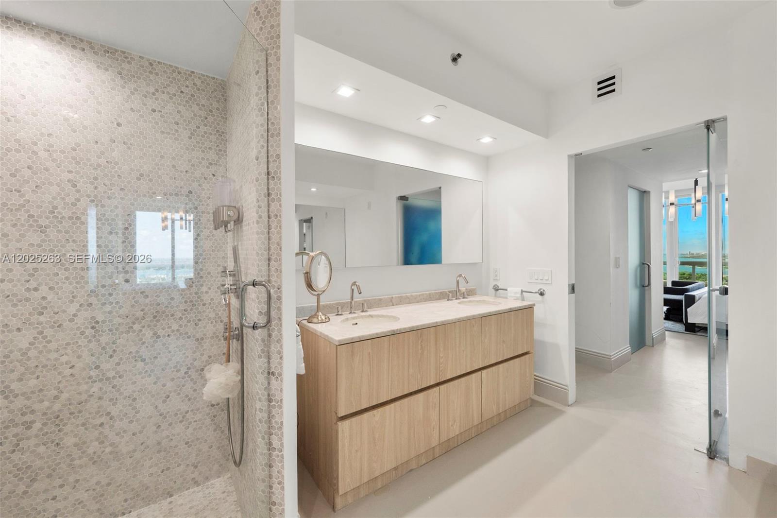 1000 S Pointe Dr #2803, Miami Beach FL 33139