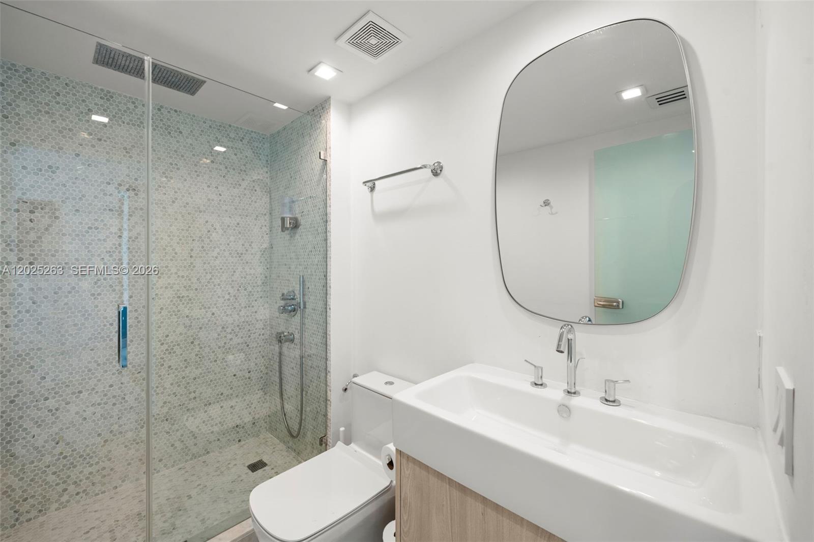 1000 S Pointe Dr #2803, Miami Beach FL 33139