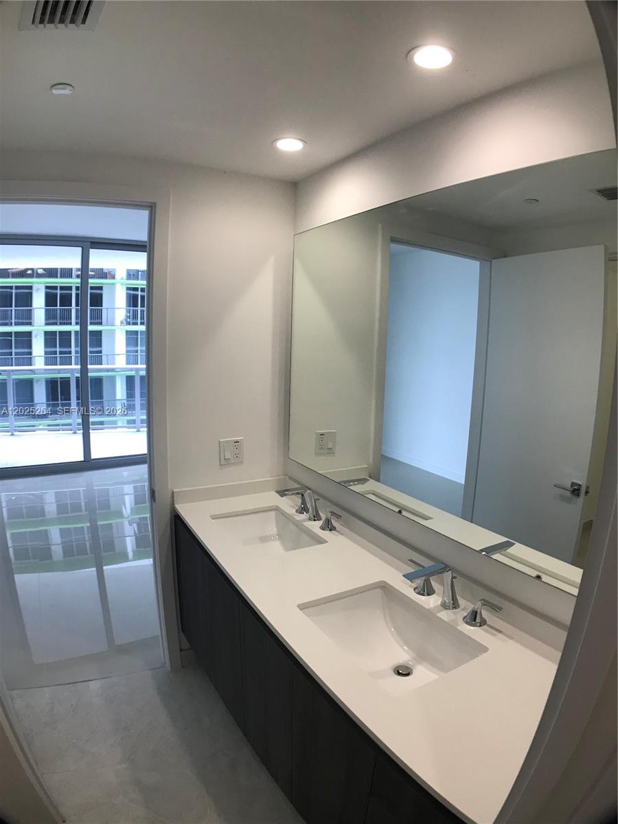488 NE 18th St #3002, Miami FL 33132