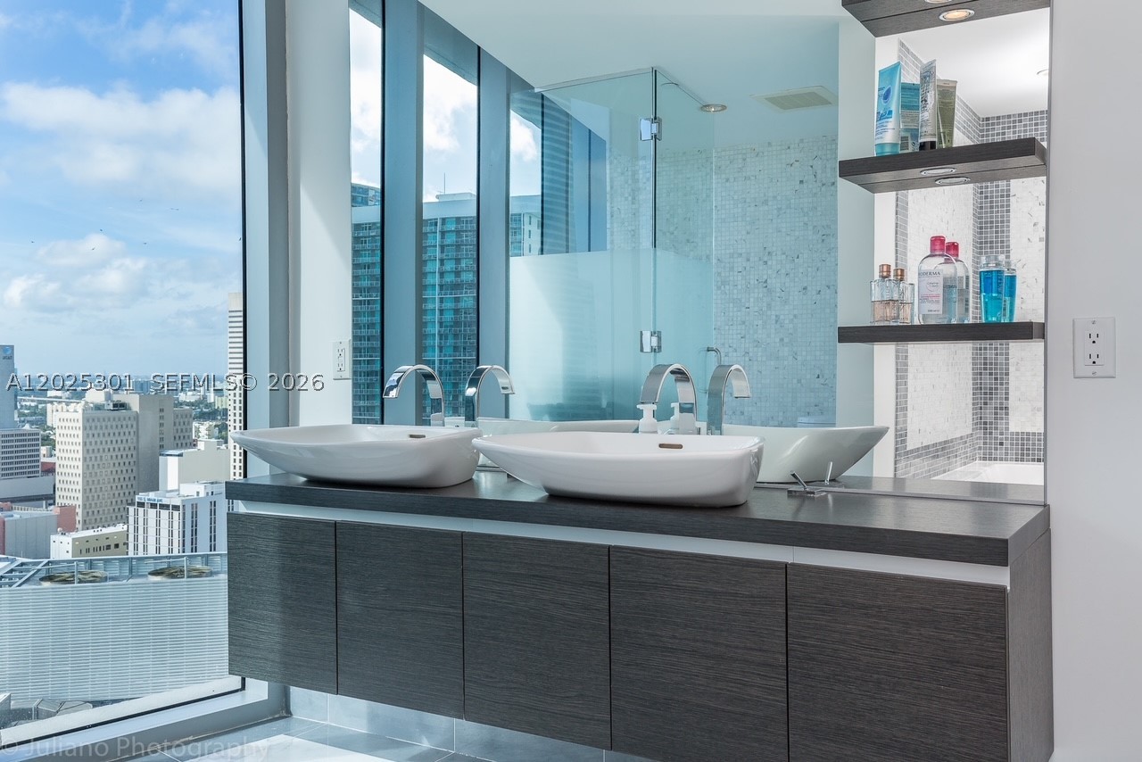 200 Biscayne Boulevard Way #3102, Miami FL 33131