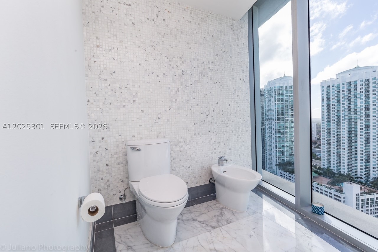 200 Biscayne Boulevard Way #3102, Miami FL 33131