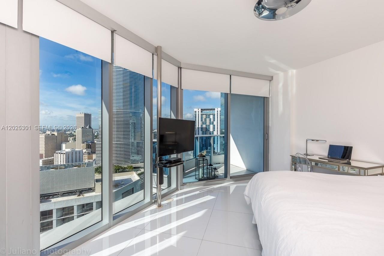 200 Biscayne Boulevard Way #3102, Miami FL 33131