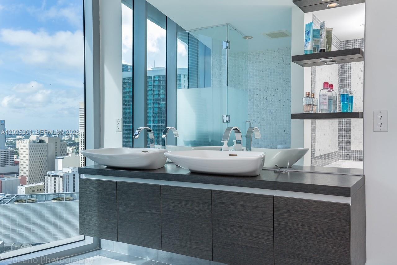 200 Biscayne Boulevard Way #3102, Miami FL 33131