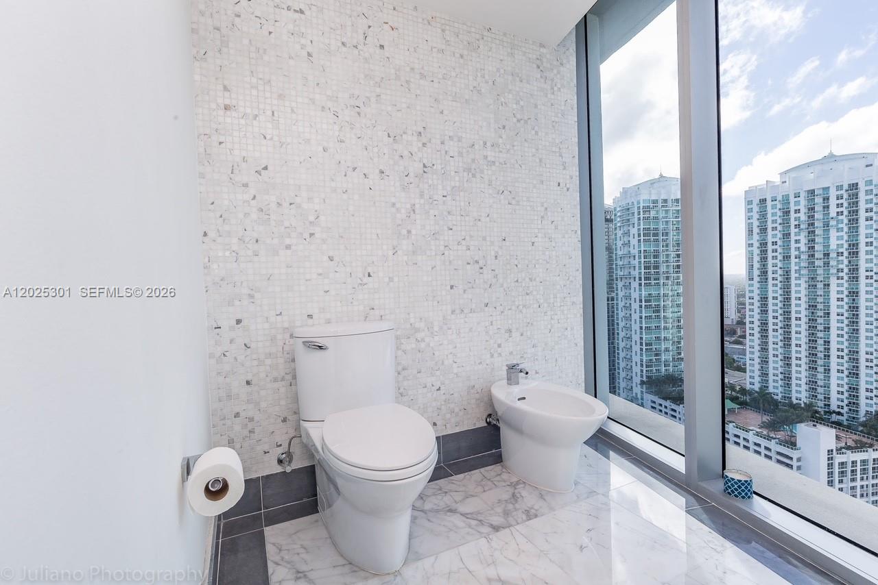 200 Biscayne Boulevard Way #3102, Miami FL 33131