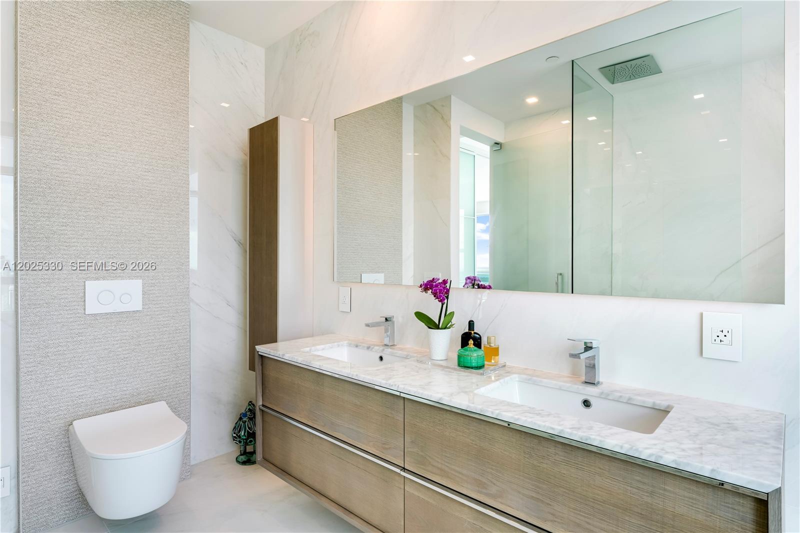 950 Brickell Bay Dr #5210, Miami FL 33131