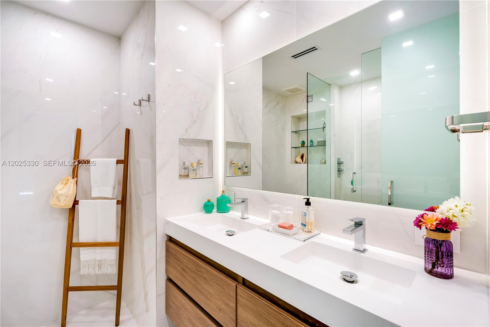 950 Brickell Bay Dr #5210, Miami FL 33131