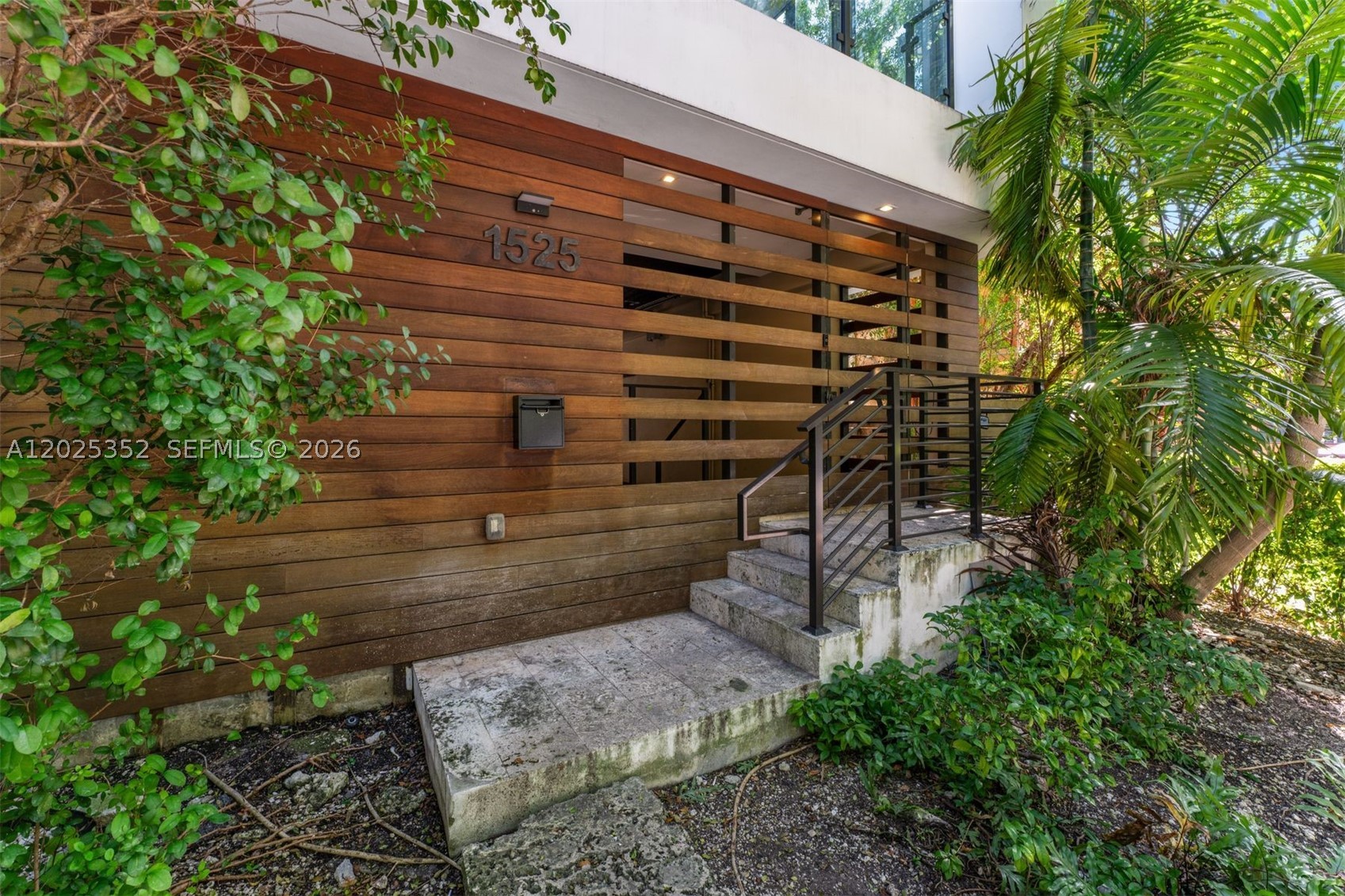 1525 Bay Rd, Miami Beach FL 33139