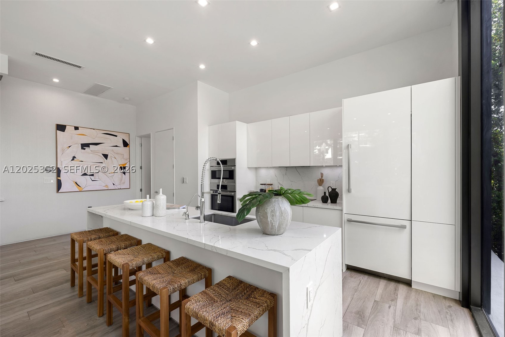 1525 Bay Rd, Miami Beach FL 33139