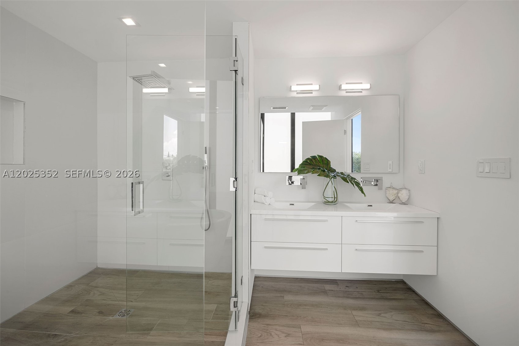 1525 Bay Rd, Miami Beach FL 33139