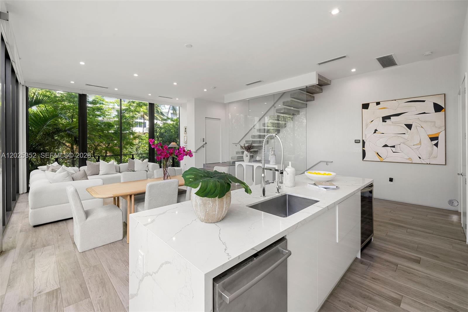 1525 Bay Rd, Miami Beach FL 33139