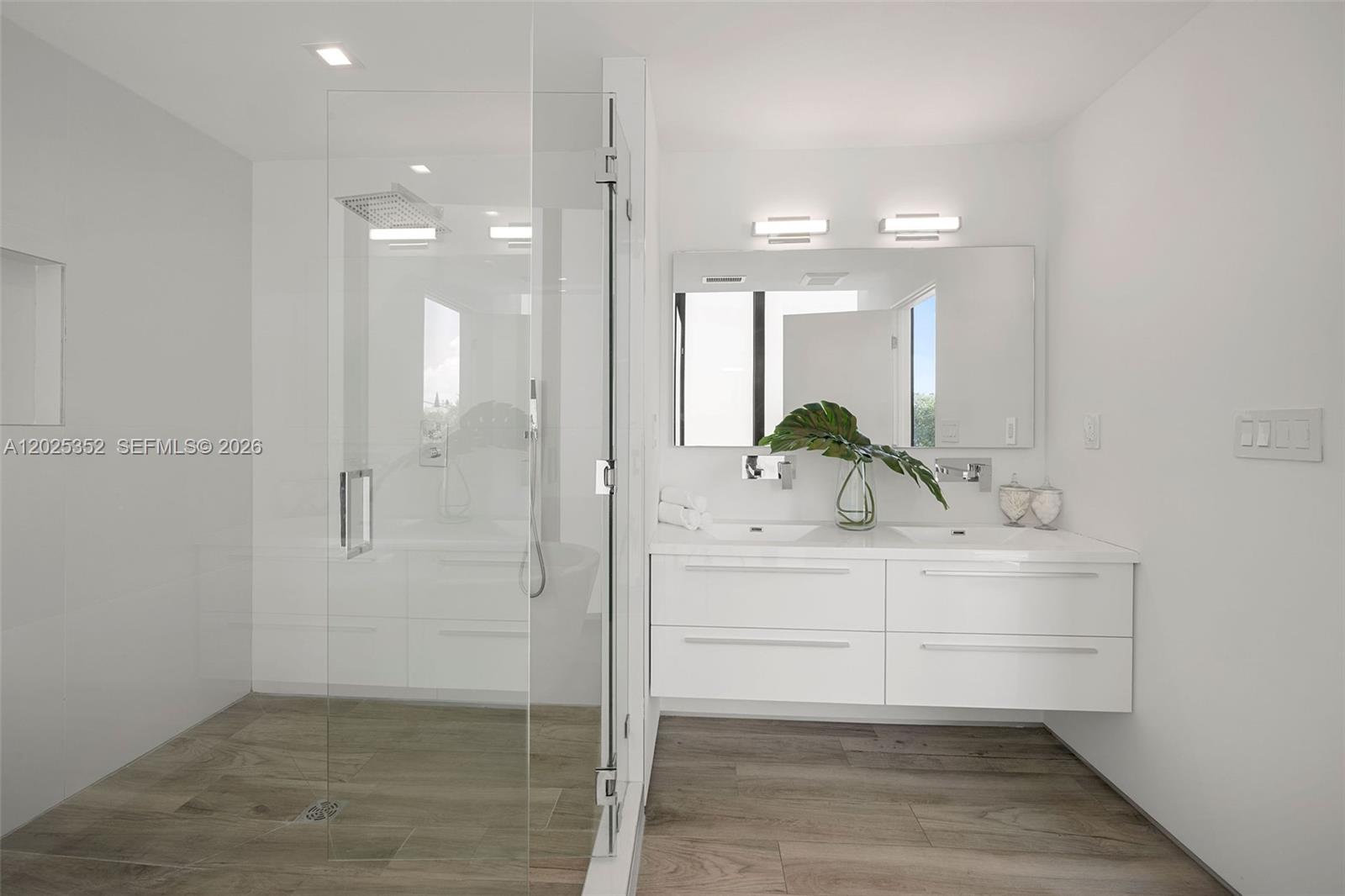 1525 Bay Rd, Miami Beach FL 33139