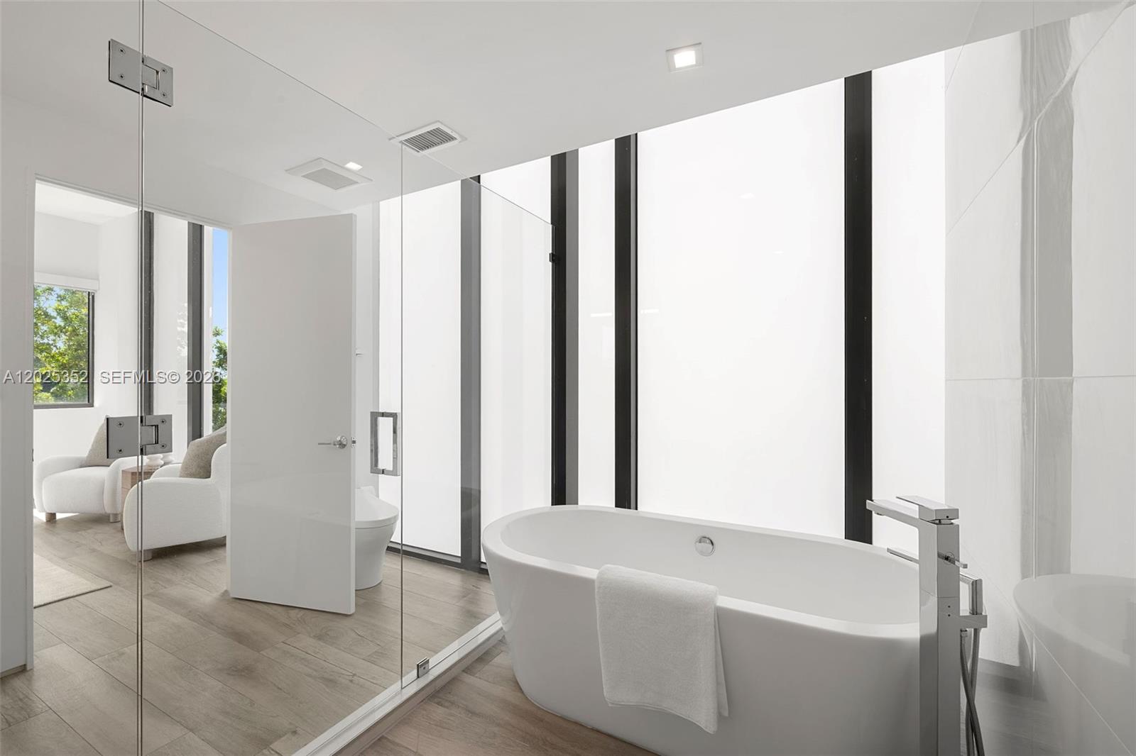 1525 Bay Rd, Miami Beach FL 33139