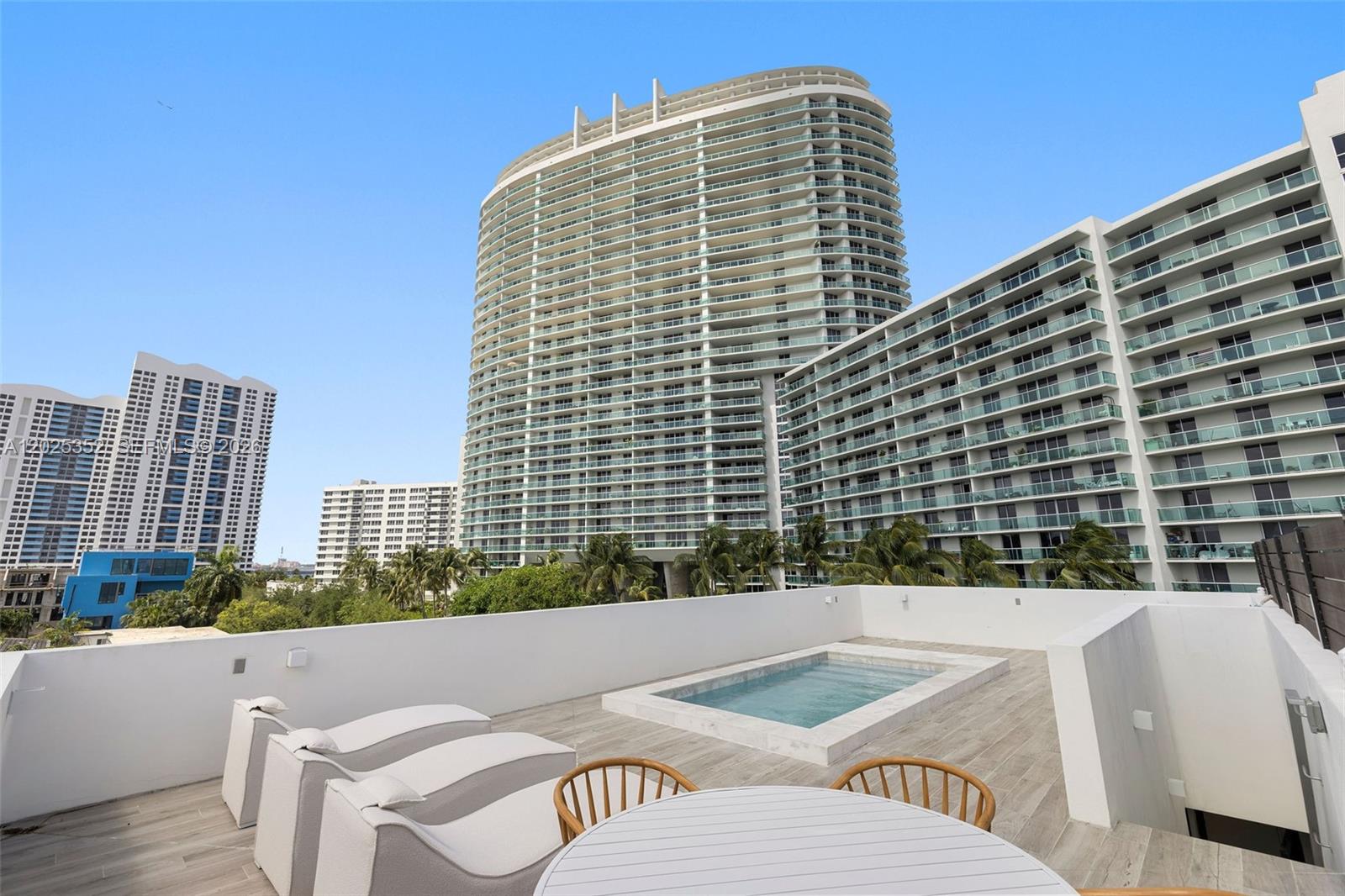 1525 Bay Rd, Miami Beach FL 33139
