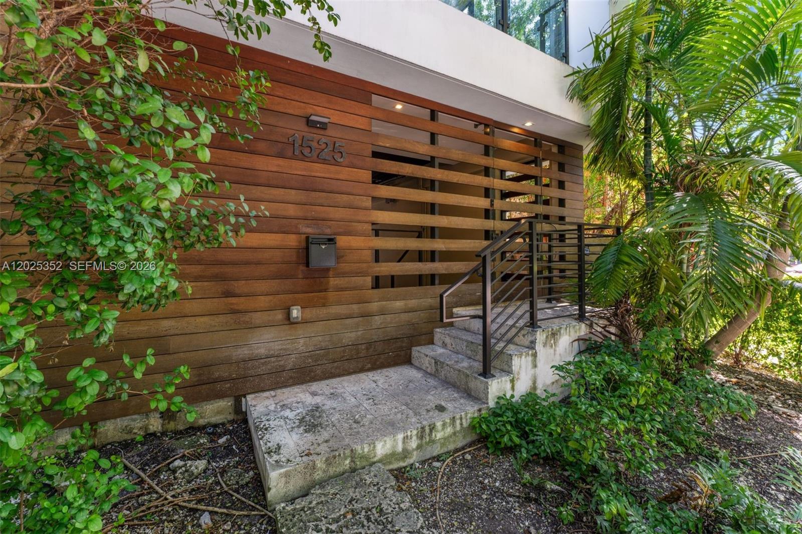 1525 Bay Rd, Miami Beach FL 33139
